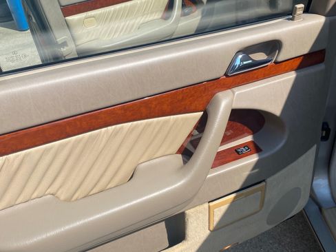 Used 1999 Mercedes-Benz S 320 image 17