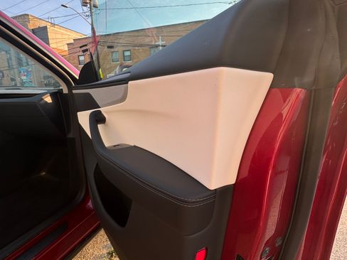 Used 2026 Tesla Model Y Long Range RWD image 8