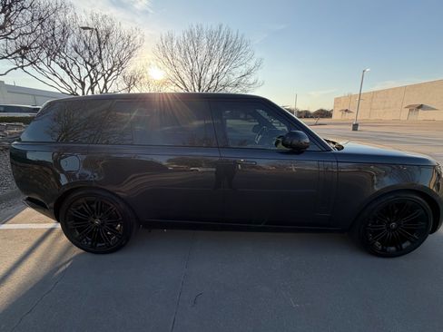 Used 2025 Land Rover Range Rover Long Wheelbase SE image 2