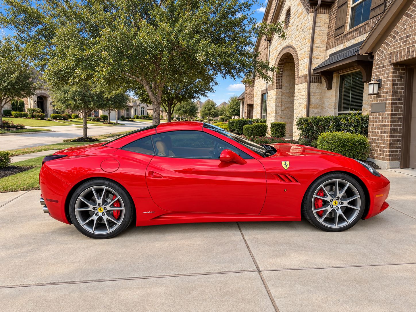 Used 2012 Ferrari California RWD image 18
