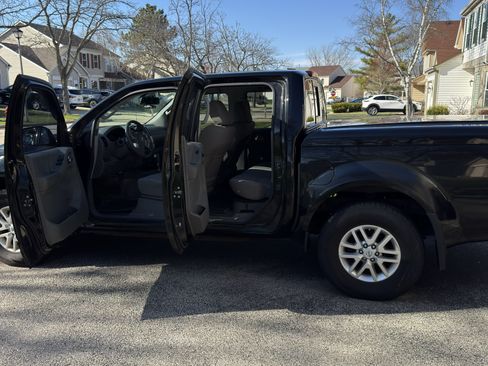 Used 2014 Nissan Frontier SV w/ SV Value Truck Package image 4
