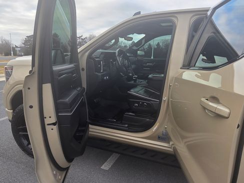Used 2022 GMC Sierra 1500 AT4X image 10