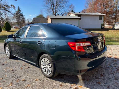 Used 2014 Toyota Camry LE image 6