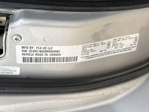 Used 2021 Chrysler Pacifica Touring-L w/ Uconnect Theater Family Group image 6