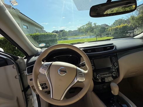 Used 2014 Nissan Rogue SL w/ SL Premium Package image 8