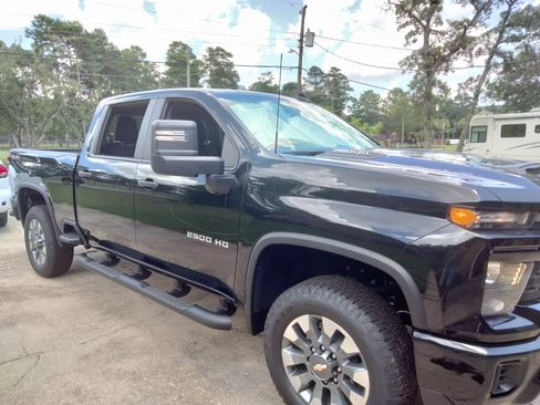Used 2025 Chevrolet Silverado 2500 Custom w/ Custom Convenience Package image 2