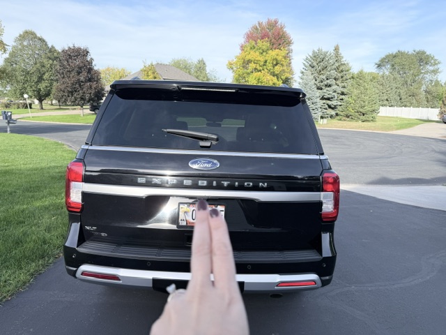 Used 2024 Ford Expedition XLT AWD/4WD image 2