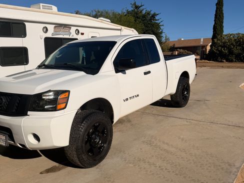 Used 2011 Nissan Titan S w/ Tow Pkg RWD image 5
