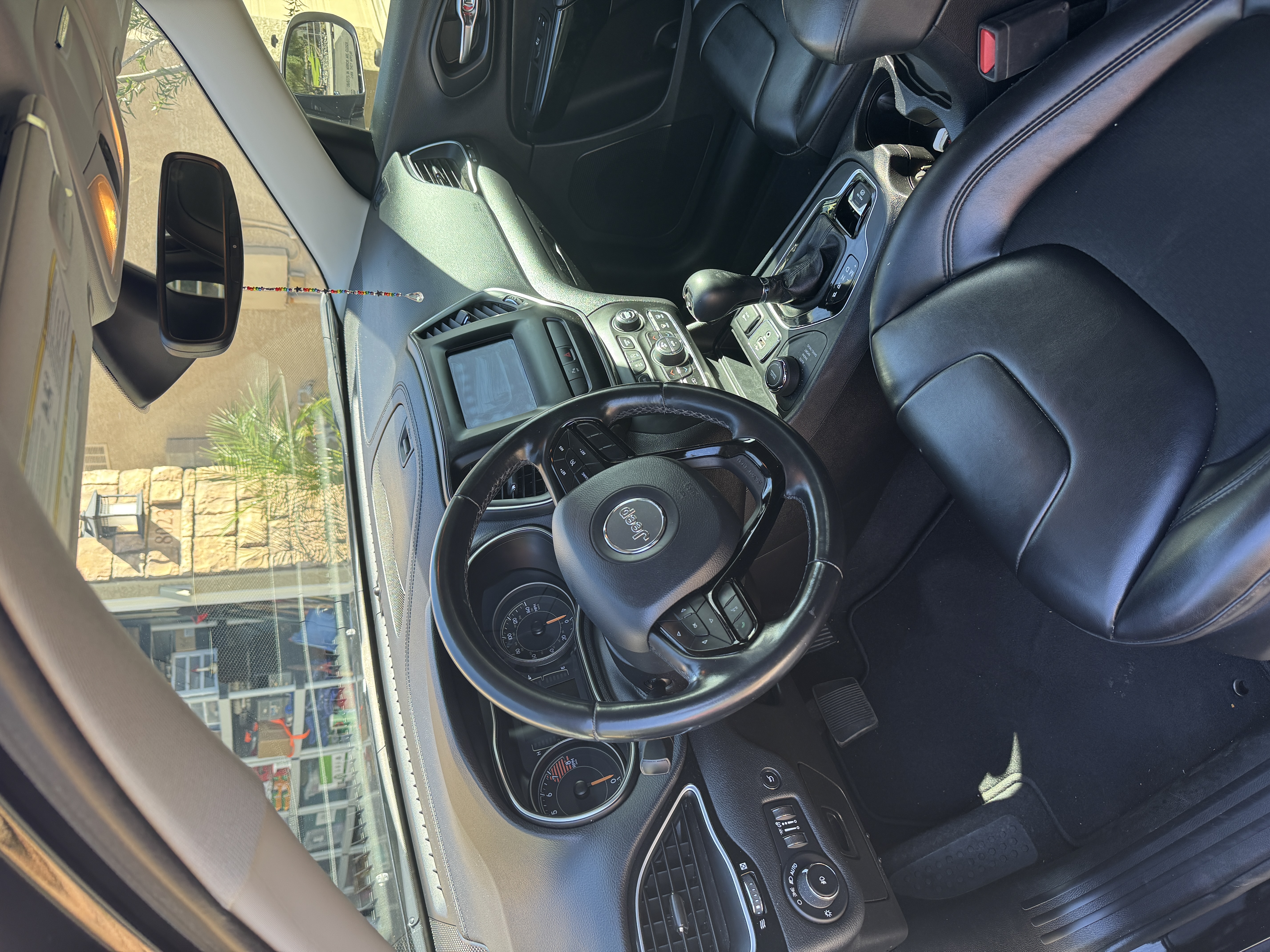 Used 2020 Jeep Cherokee Latitude Plus AWD/4WD image 6