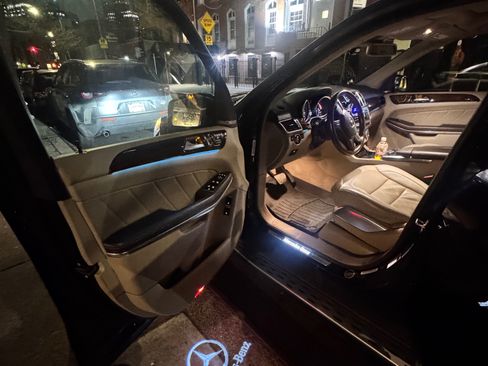 Used 2014 Mercedes-Benz GL 550 4MATIC image 15