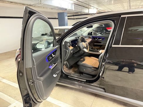 Used 2025 Mercedes-Benz GLC 350e 4MATIC image 8