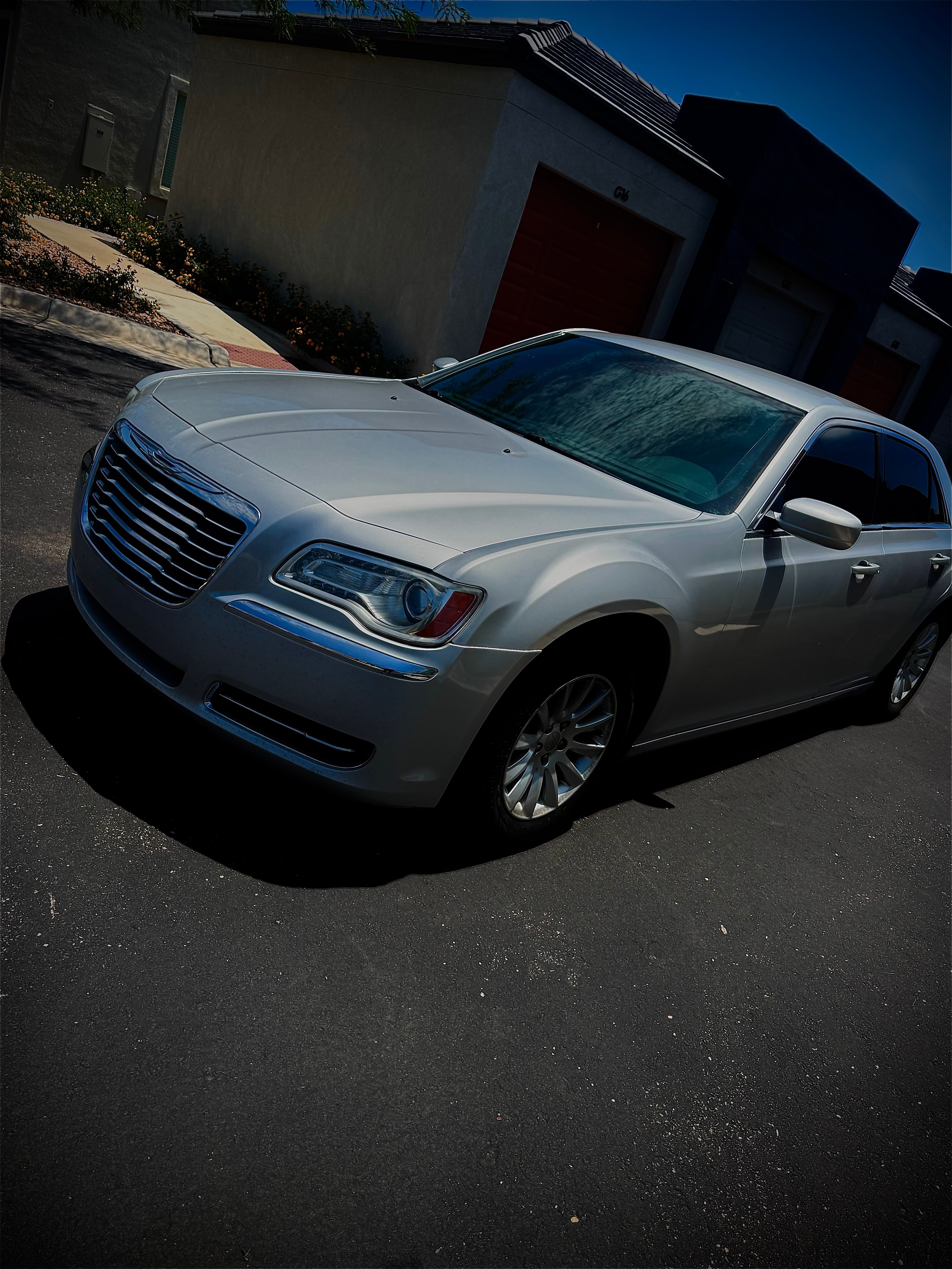 Used 2012 Chrysler 300 RWD image 1