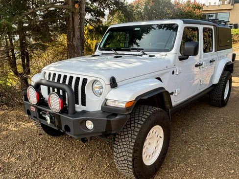 Used 2023 Jeep Gladiator Sport AWD/4WD image 5
