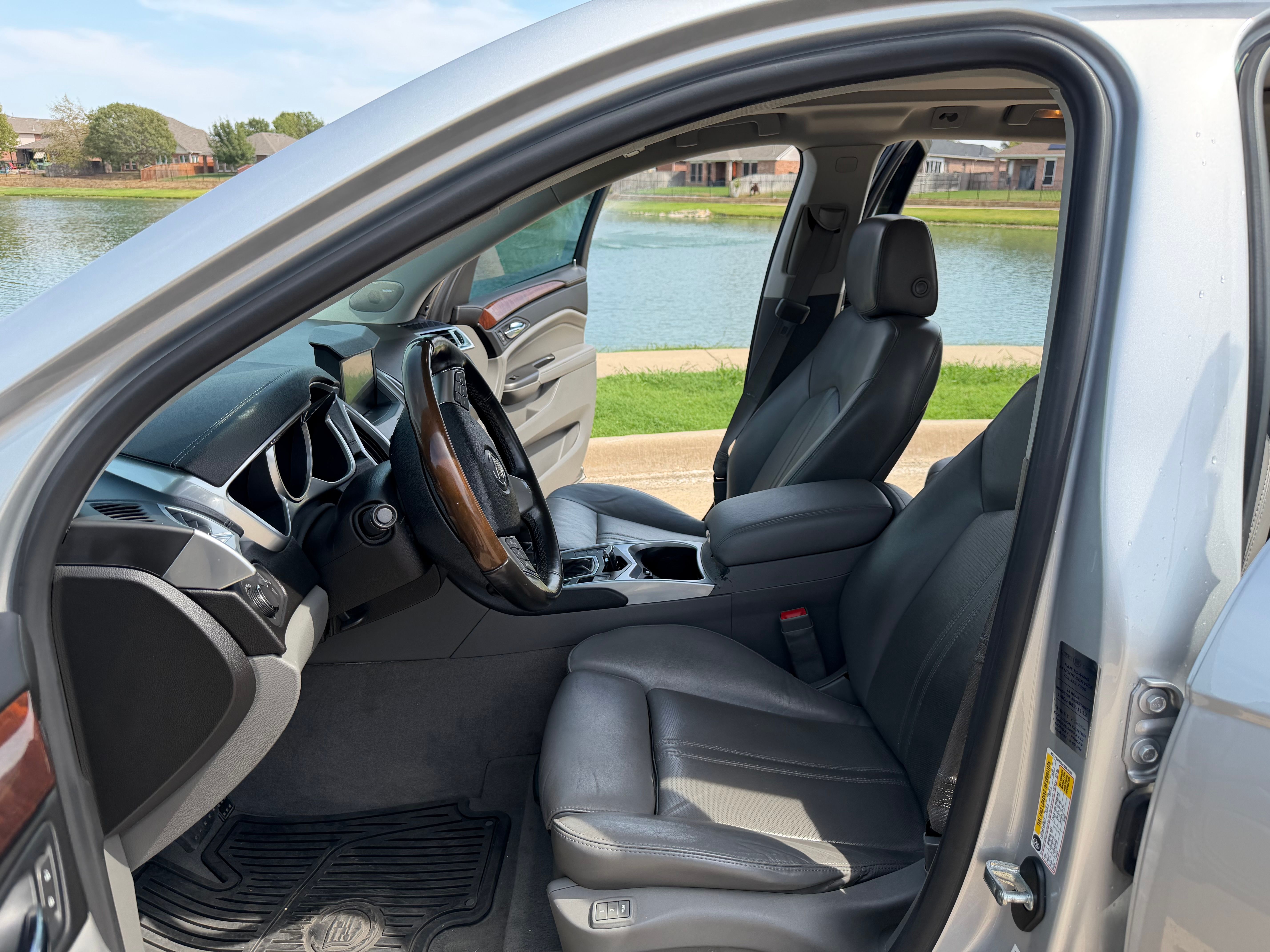 Used 2012 Cadillac SRX Luxury AWD/4WD image 9