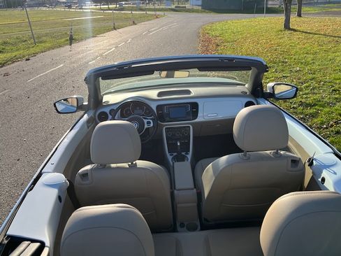 Used 2019 Volkswagen Beetle 2.0T SE image 10