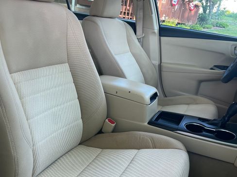 Used 2015 Toyota Camry LE w/ Moonroof Package FWD image 10