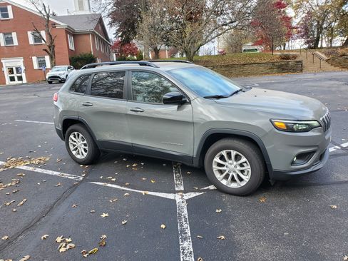 Used 2022 Jeep Cherokee Latitude Lux w/ Sun & Sound Group image 1