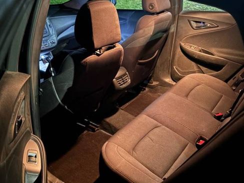 Used 2017 Chevrolet Malibu LT image 8