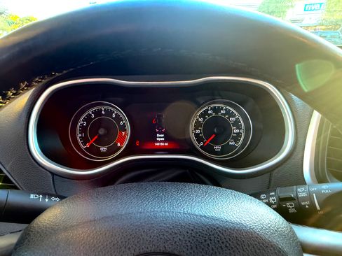 Used 2014 Jeep Cherokee Limited w/ Luxury Group FWD image 15