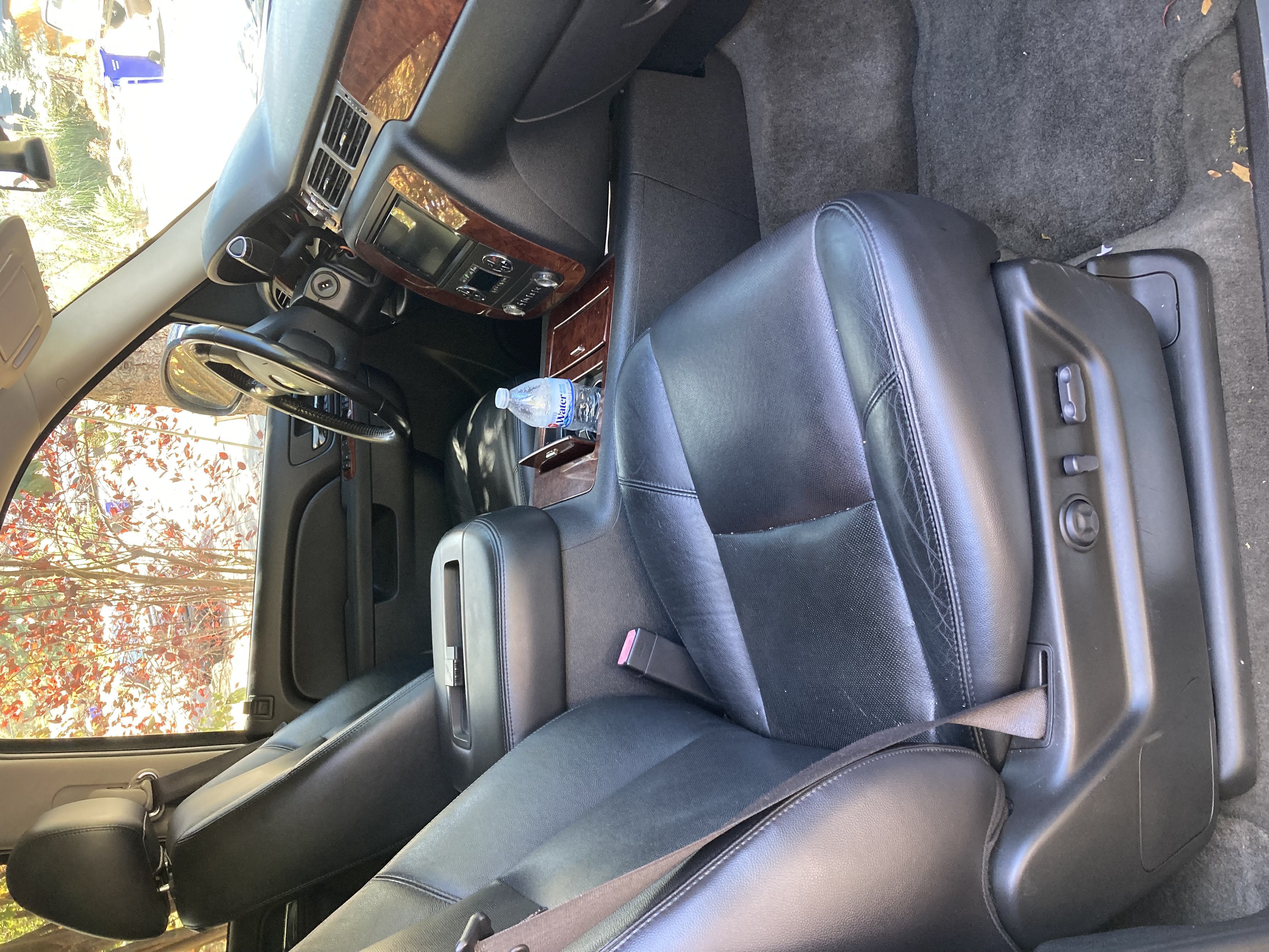 Used 2010 Chevrolet Suburban LTZ AWD/4WD image 5
