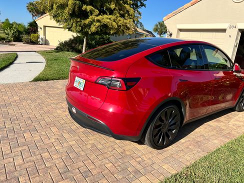 Used 2023 Tesla Model Y Performance AWD/4WD image 5