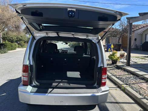 Used 2011 Jeep Liberty Sport image 7