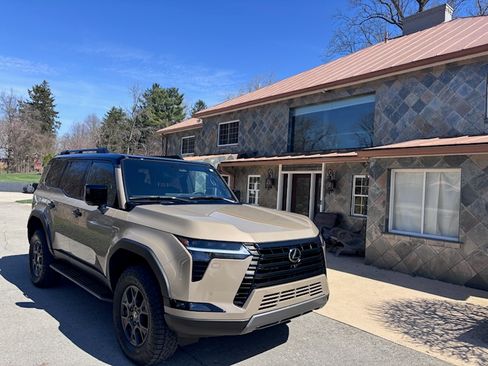 Used 2025 Lexus GX 550 image 1