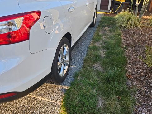 Used 2013 Ford Focus SE FWD image 11