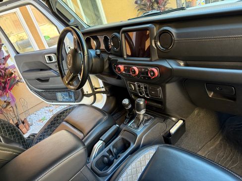 Used 2021 Jeep Gladiator Overland image 8