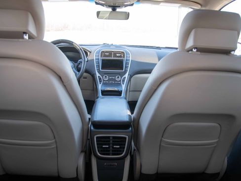 Used 2020 Lincoln Nautilus Reserve w/ Equipment Group 201A image 13