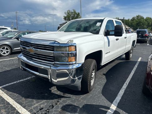 Used 2015 Chevrolet Silverado 2500 W/T AWD/4WD image 2