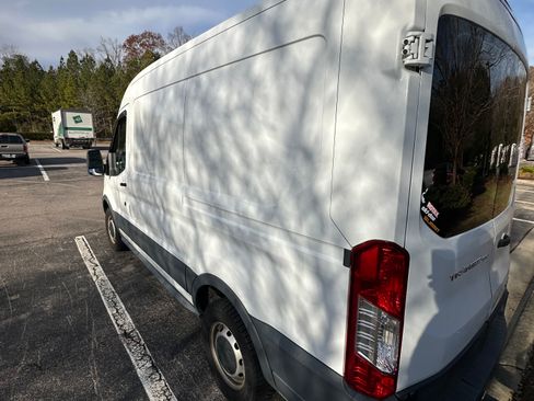 Used 2015 Ford Transit 250 130 Medium Roof image 8