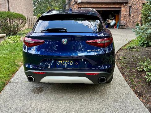 Used 2018 Alfa Romeo Stelvio Sport w/ Quick Order Package 22J Sport AWD/4WD image 4