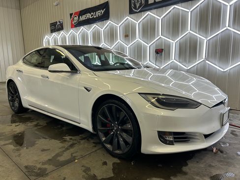 Used 2018 Tesla Model S 75D image 1