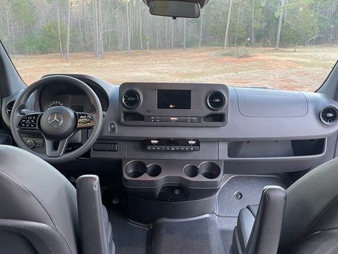 Used 2019 Mercedes-Benz Sprinter 2500 image 6