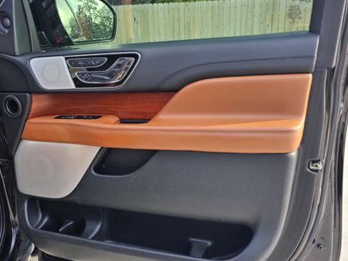 Used 2018 Lincoln Navigator L Reserve w/ Technology Package image 15