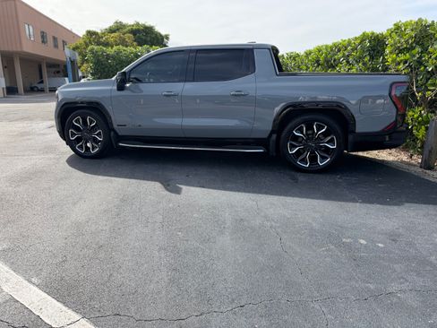 Used 2024 GMC Sierra EV Denali image 9