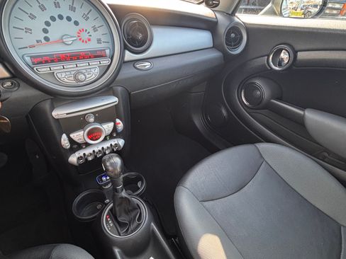 Used 2010 MINI Cooper Hardtop image 9