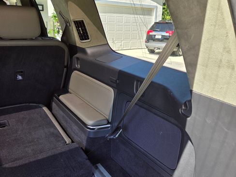 Used 2023 Rivian R1S Adventure image 28