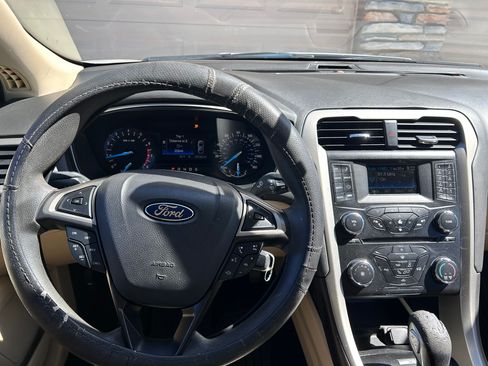 Used 2014 Ford Fusion SE FWD image 12