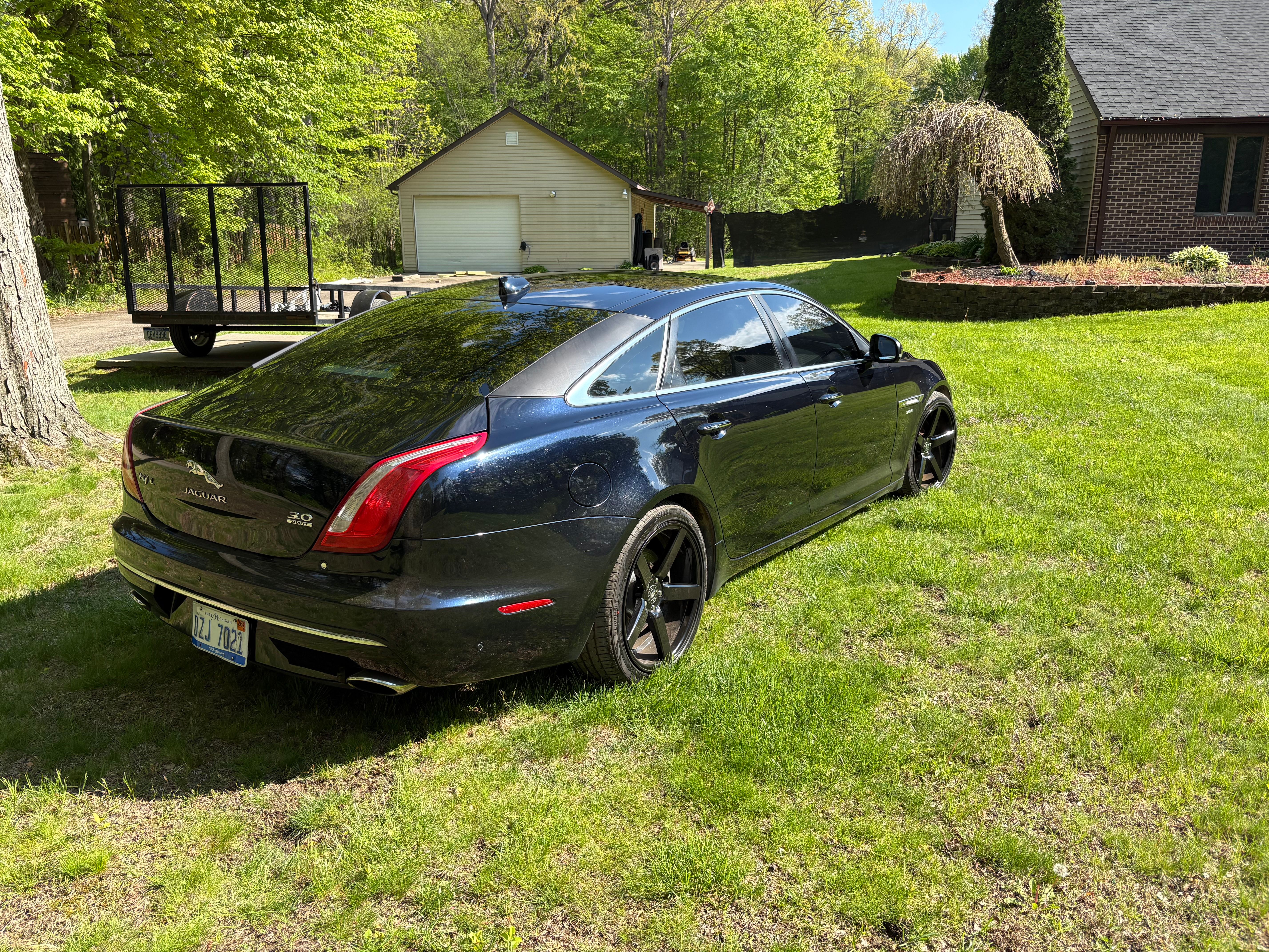 Used 2016 Jaguar XJ L Portfolio AWD/4WD image 2