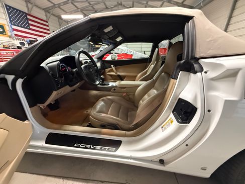 Used 2006 Chevrolet Corvette Convertible w/ Preferred Equipment Group image 5