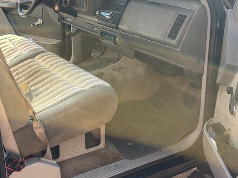 Used 1993 Chevrolet Silverado 1500 2WD Regular Cab image 14
