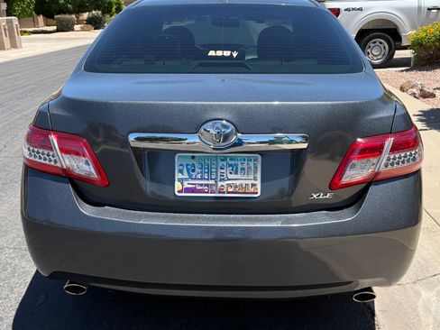 Used 2010 Toyota Camry XLE FWD image 9