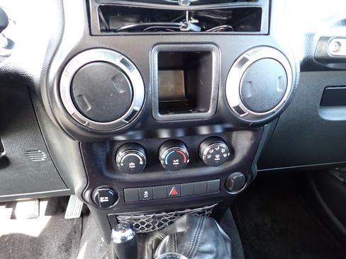 Used 2015 Jeep Wrangler Sport image 17