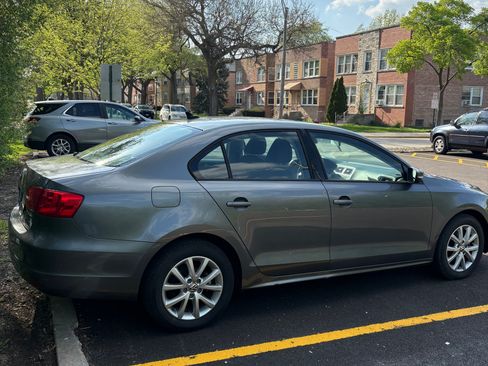 Used 2012 Volkswagen Jetta SE FWD image 2