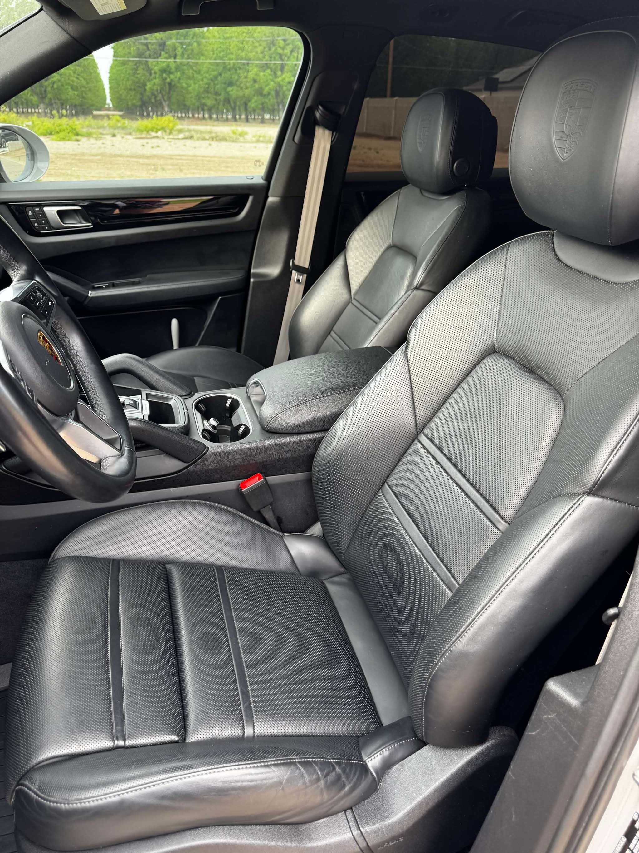 Used 2022 Porsche Cayenne S Platinum AWD/4WD image 4