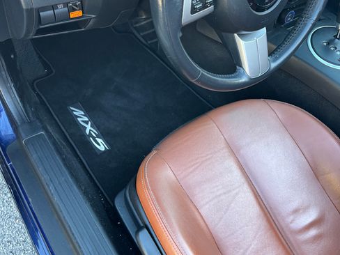 Used 2008 MAZDA MX-5 Miata Grand Touring w/ Premium Pkg image 9