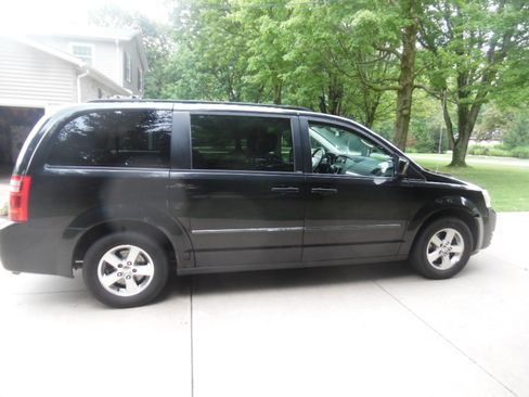 Used 2009 Dodge Grand Caravan SXT FWD image 5