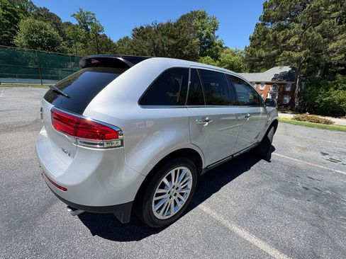 Used 2013 Lincoln MKX FWD image 8